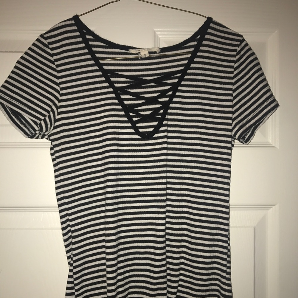 V neck cutout shirt, size Small